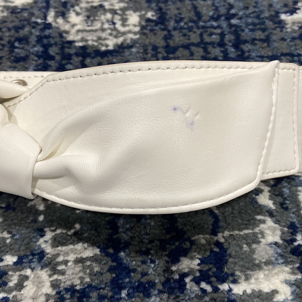 Belt 🤍 - Picture 2 of 4